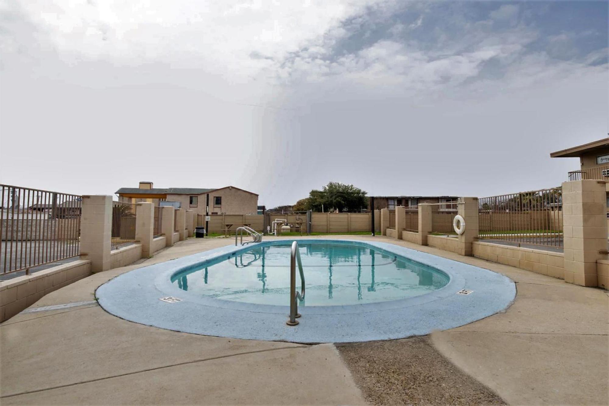 Oyo Hotel San Antonio Lackland Afb Seaworld Hwy 90 W Exteriör bild
