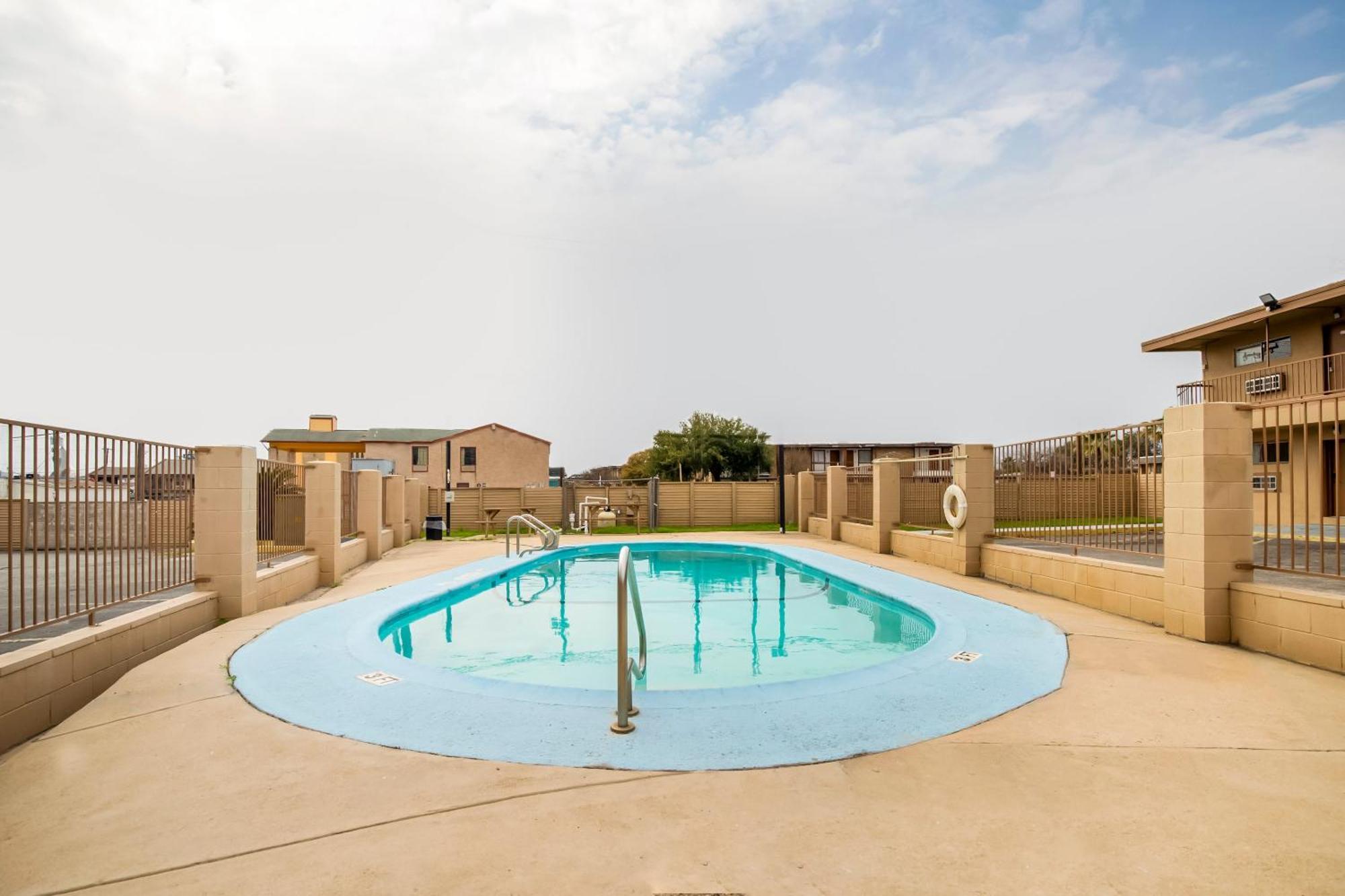 Oyo Hotel San Antonio Lackland Afb Seaworld Hwy 90 W Exteriör bild