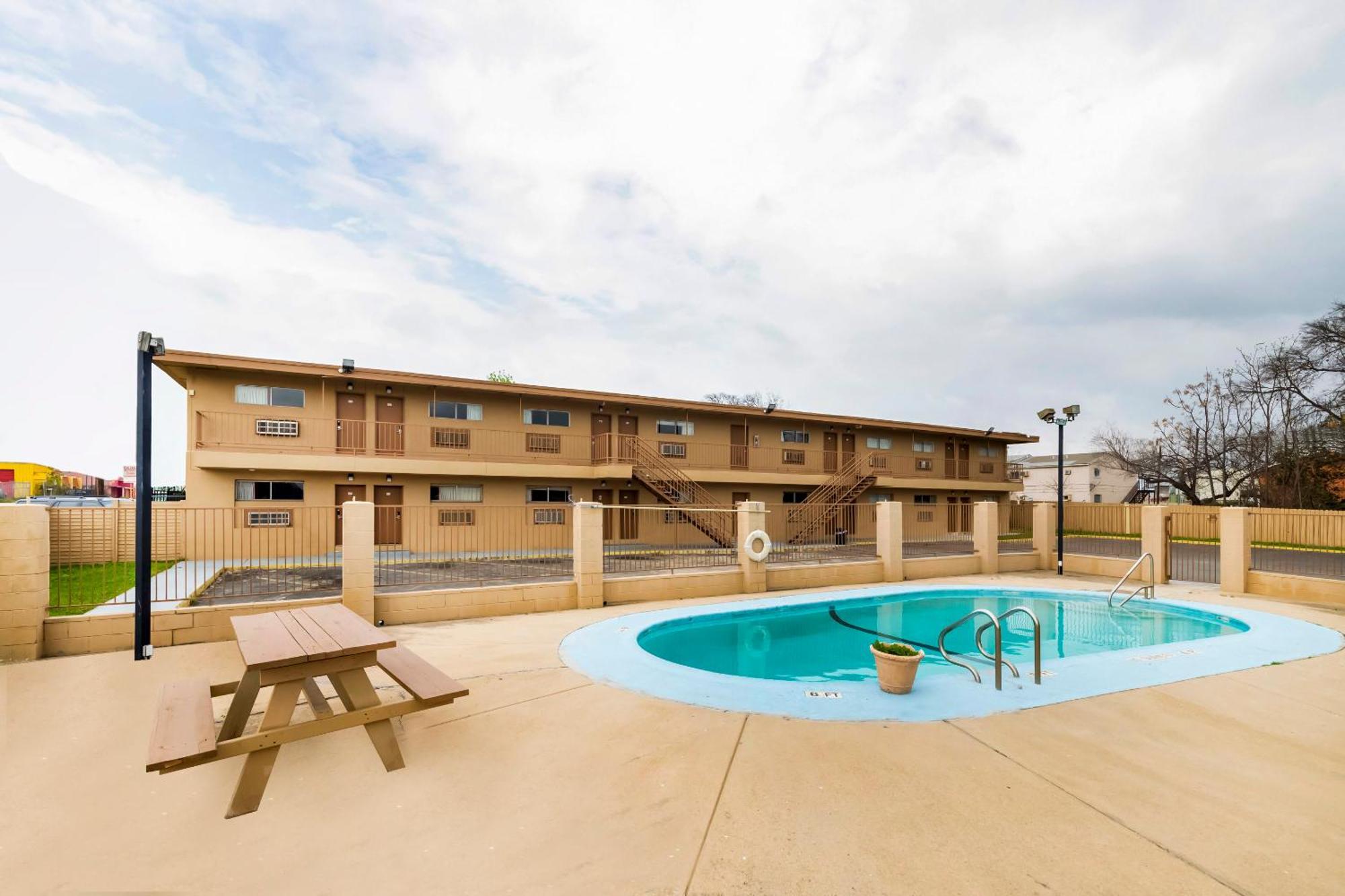 Oyo Hotel San Antonio Lackland Afb Seaworld Hwy 90 W Exteriör bild