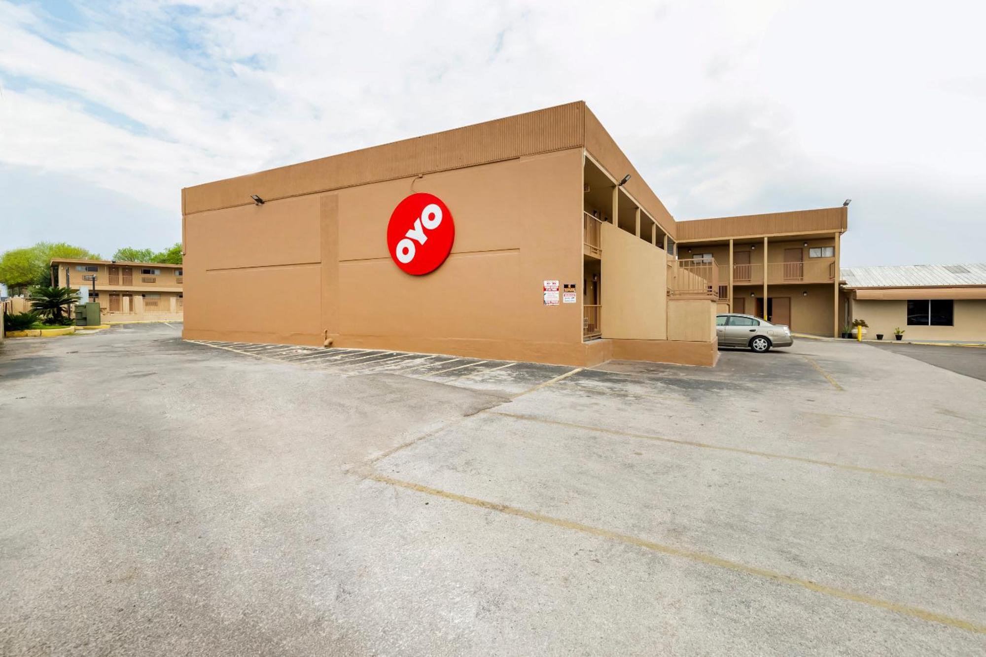 Oyo Hotel San Antonio Lackland Afb Seaworld Hwy 90 W Exteriör bild