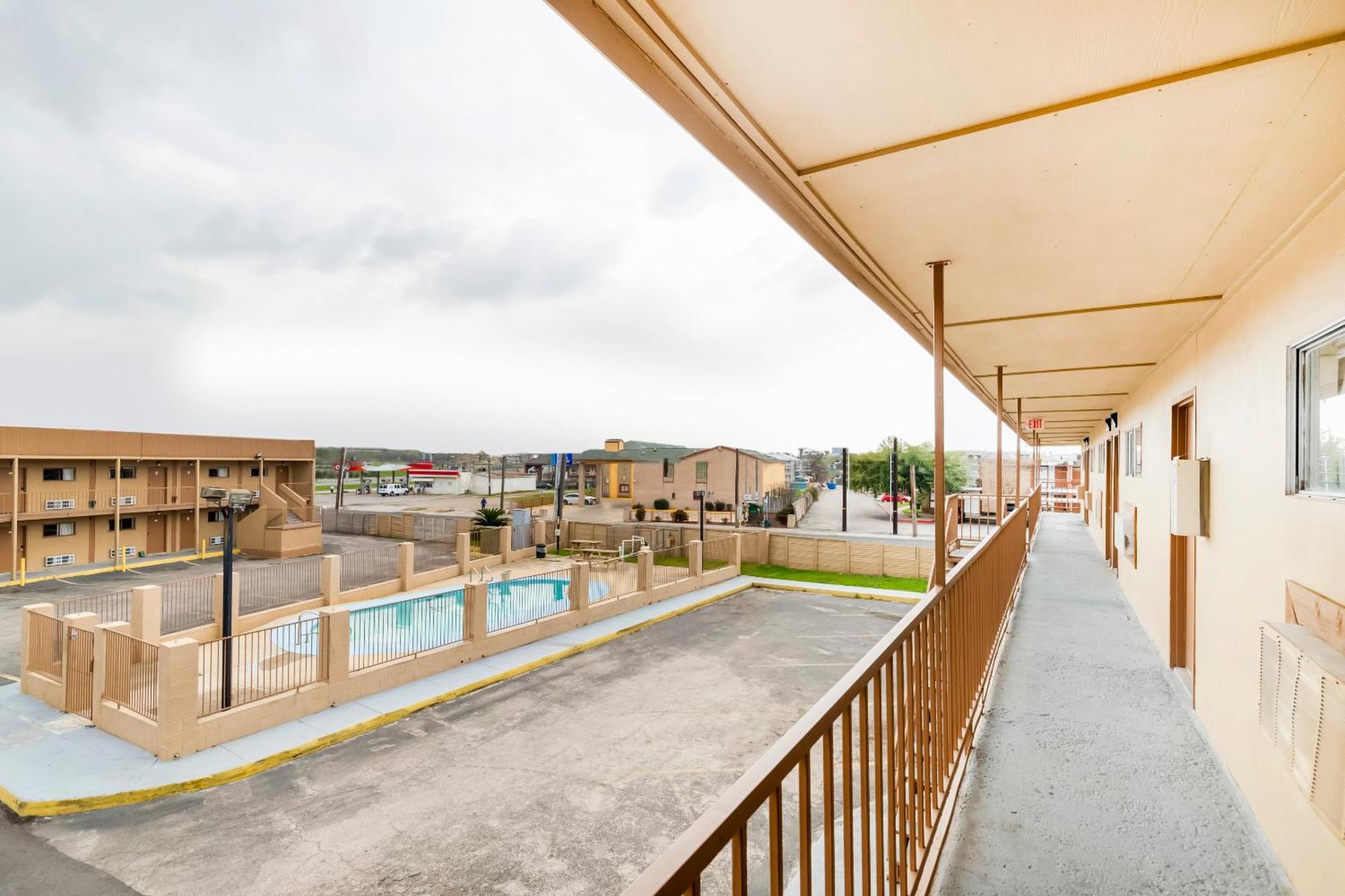 Oyo Hotel San Antonio Lackland Afb Seaworld Hwy 90 W Exteriör bild